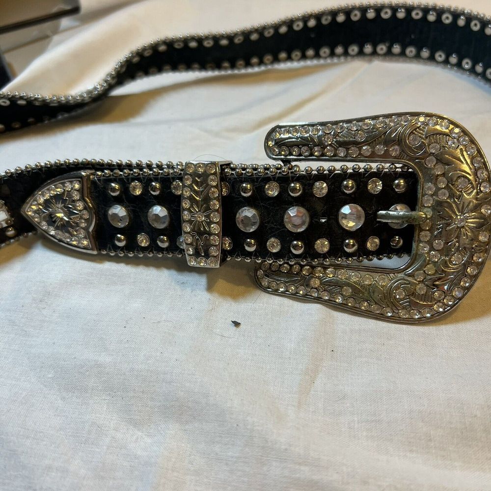 Women's Leather Bling Belt Clear Crystals Tip 44"‎ 2 Crystals Turned Pink
